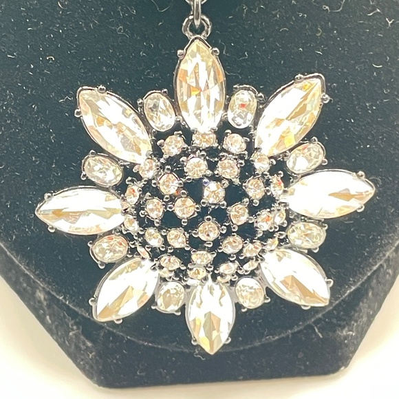 LOGO by Lori Goldstein Links  Double Rhinestone Sunflower Pendant Necklace - Picture 12 of 12